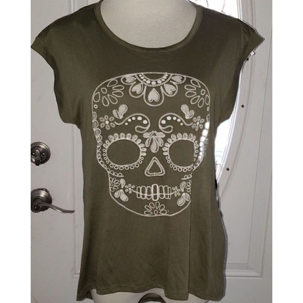 NWOT~Trendy Almost Famous Olive Green Skull Cut Out Top Sz Large